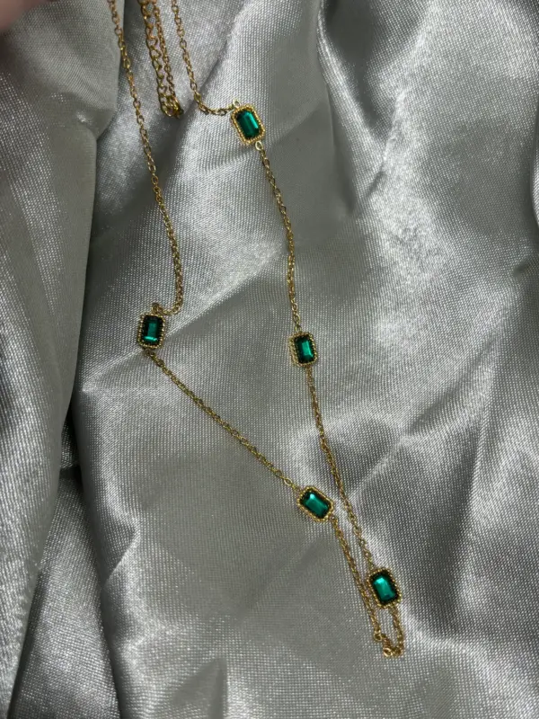 Anastacia - Emerald Green Gold Pendant Necklace, Non-Tarnish Stainless Steel, Vintage Style, perfect gift for her